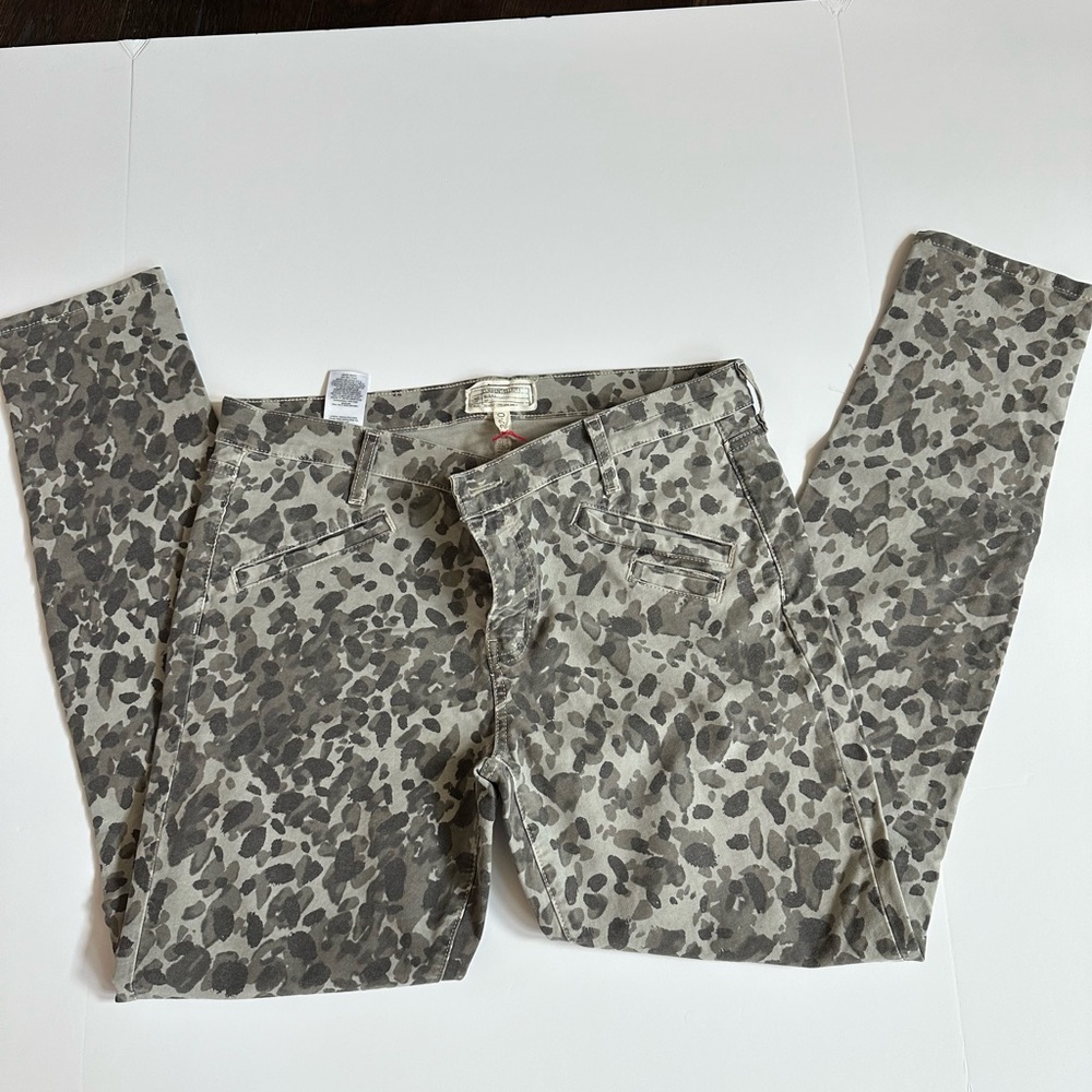 Current/Elliott Gray Leopard Print Skinny Jeans